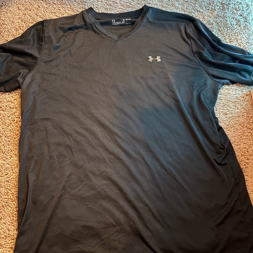 Under Armour Men's Charcoal V-Neck Tee